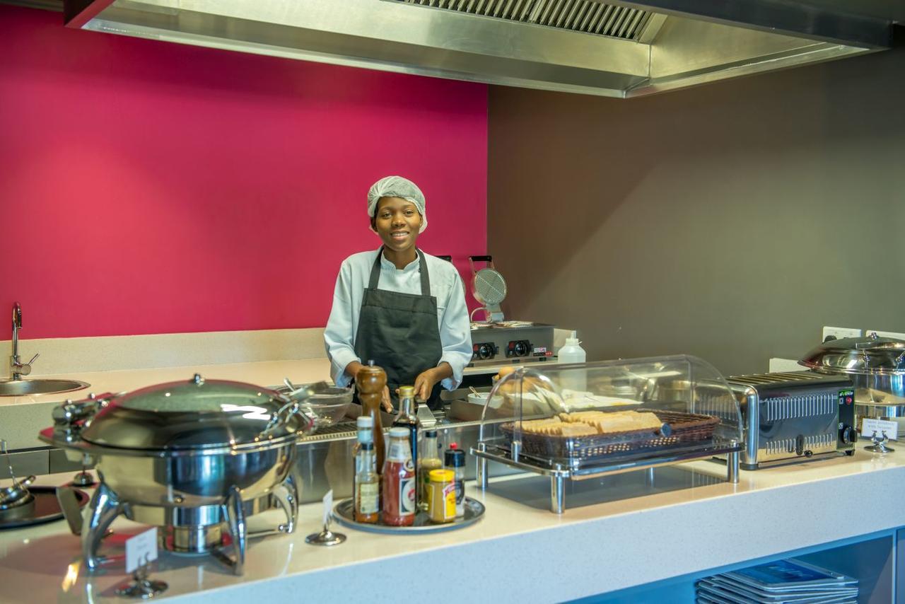 Peermont Mondior Hotel Gaborone Zewnętrze zdjęcie