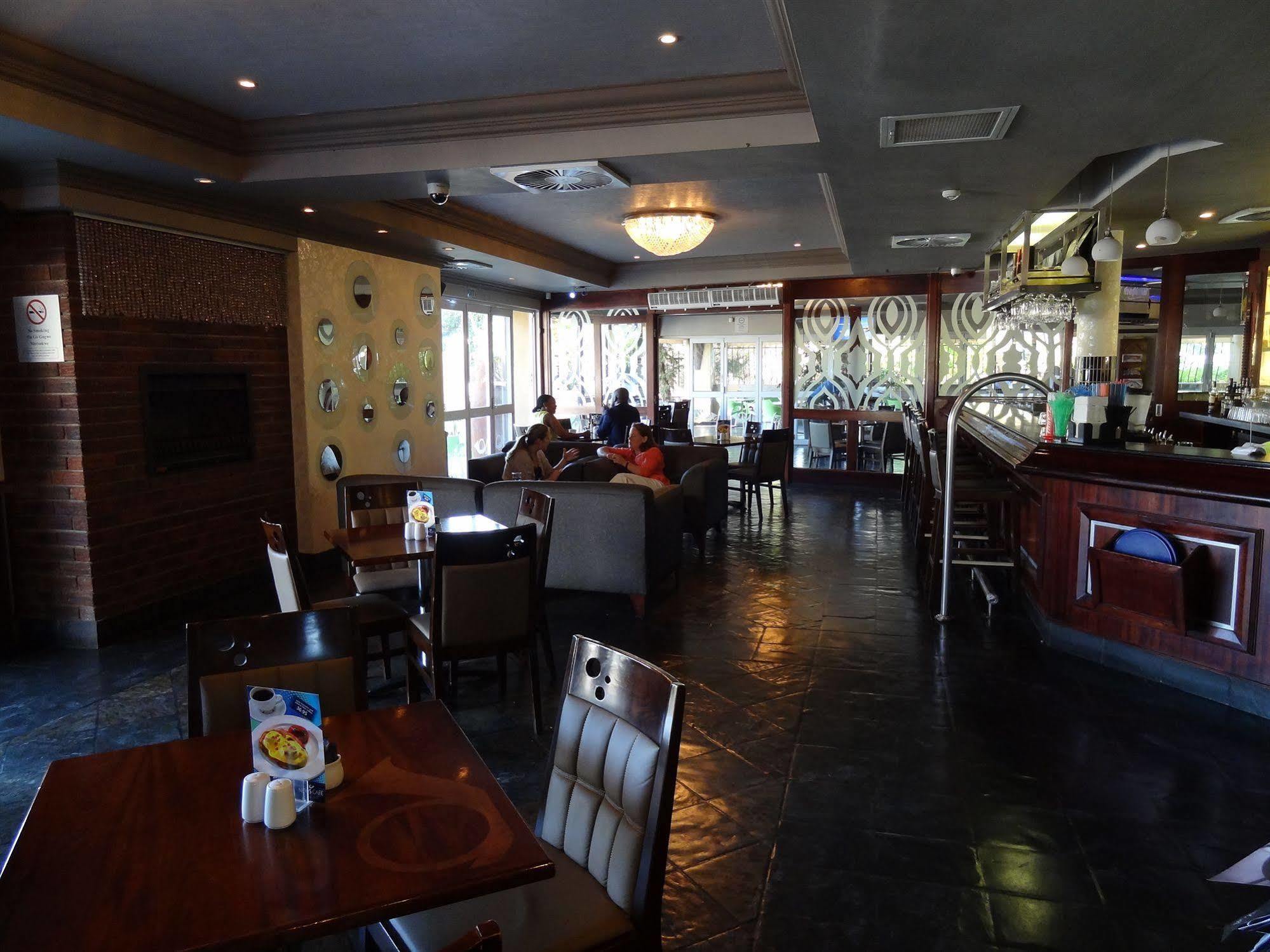 Peermont Mondior Hotel Gaborone Zewnętrze zdjęcie